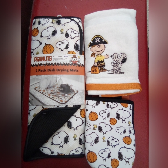 Adorable Five Piece Peanuts Bundle - Picture 1 of 2